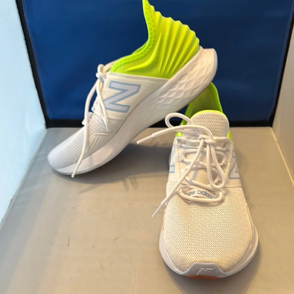 New Balance White and Neon Green‎ Sneakers men’s size 10